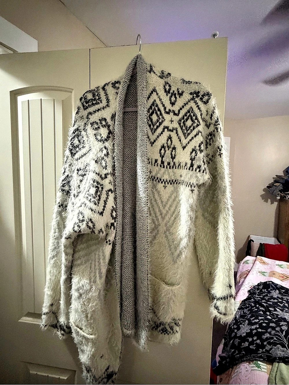 Geometric Fuzzy Cardigan in Gray & White Like New Knox Rose XXL